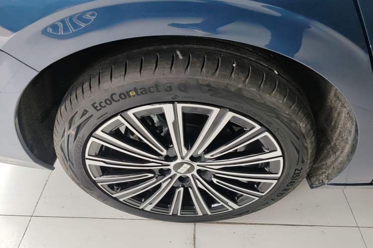 Used Geely Galaxy A7 2025 Model EM-i 150km Starship Edition Right Rear Wheel Hub