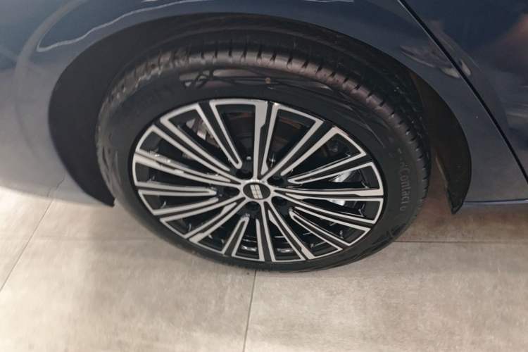 Used Geely Galaxy A7 2025 Model EM-i 150km Starship Edition Right Rear Wheel Hub