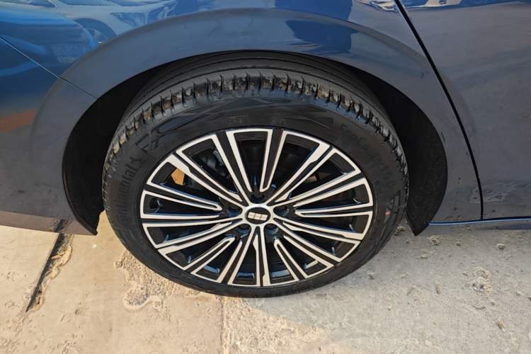 Used Geely Galaxy A7 2025 Model EM-i 150km Starship Edition Right Rear Wheel Hub