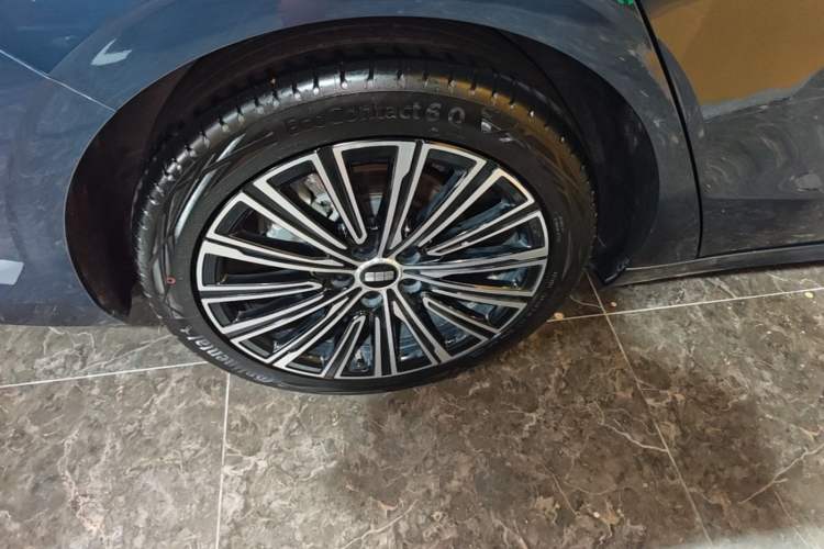 Used Geely Galaxy A7 2025 Model EM-i 150km Starship Edition Right Rear Wheel Hub