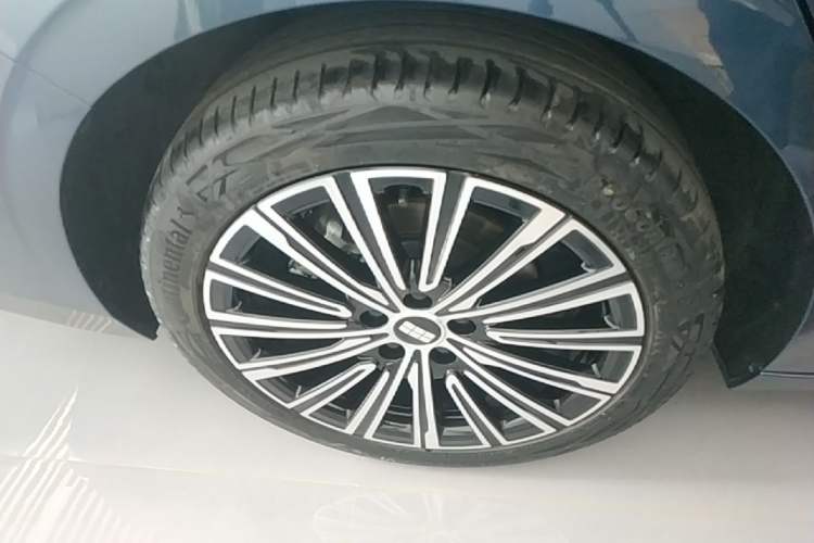 Used Geely Galaxy A7 2025 Model EM-i 150km Starship Edition Right Rear Wheel Hub