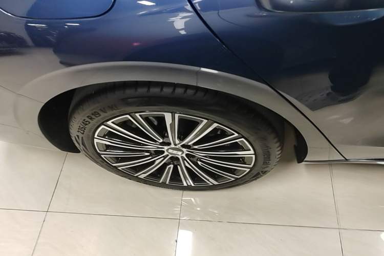 Used Geely Galaxy A7 2025 Model EM-i 150km Starship Edition Right Rear Wheel Hub