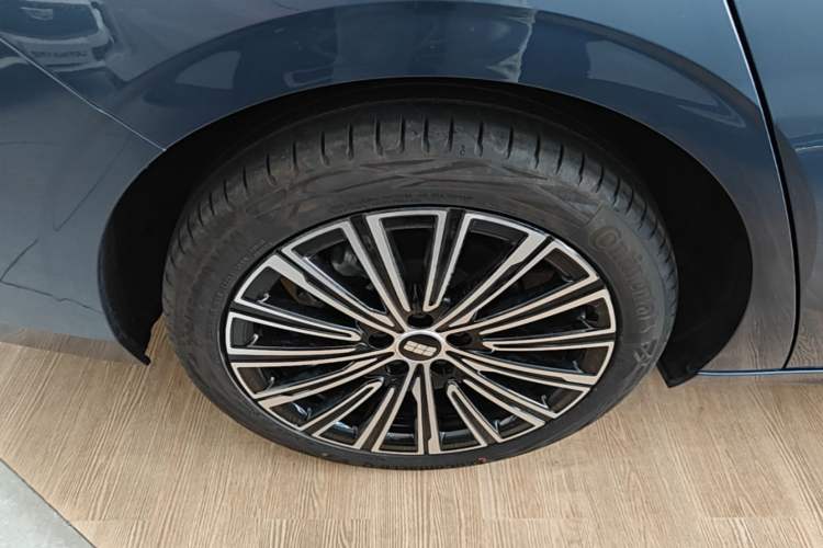 Used Geely Galaxy A7 2025 Model EM-i 150km Starship Edition Right Rear Wheel Hub