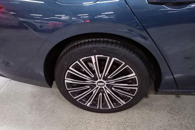 Used Geely Galaxy A7 2025 Model EM-i 150km Starship Edition Right Rear Wheel Hub