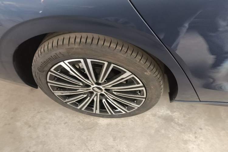 Used Geely Galaxy A7 2025 Model EM-i 150km Starship Edition Right Rear Wheel Hub