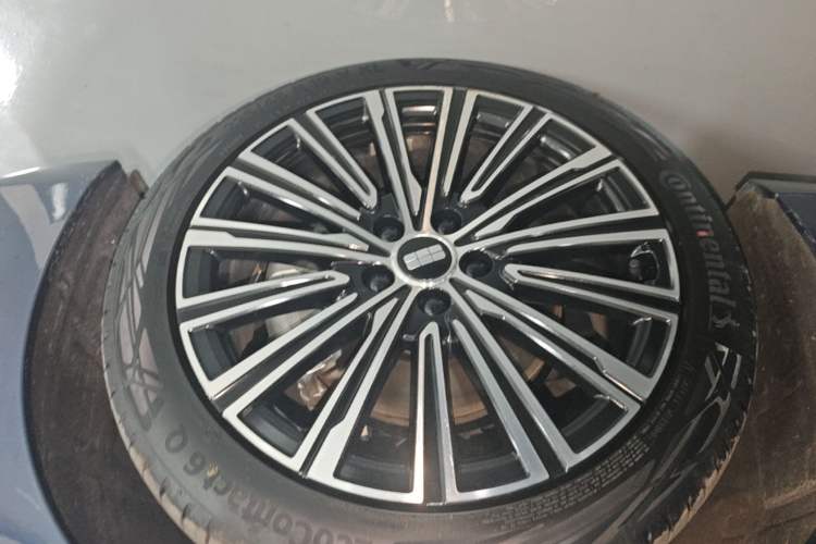 Used Geely Galaxy A7 2025 Model EM-i 150km Starship Edition Right Rear Wheel Hub