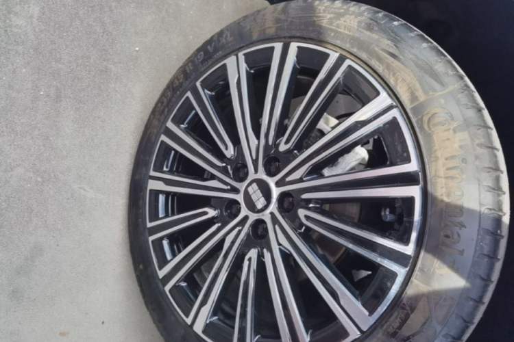 Used Geely Galaxy A7 2025 Model EM-i 150km Starship Edition Right Rear Wheel Hub