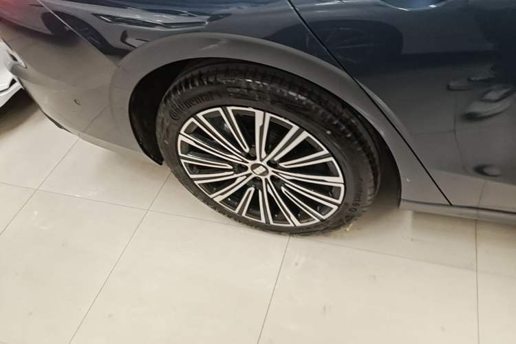 Used Geely Galaxy A7 2025 Model EM-i 150km Starship Edition Right Rear Wheel Hub