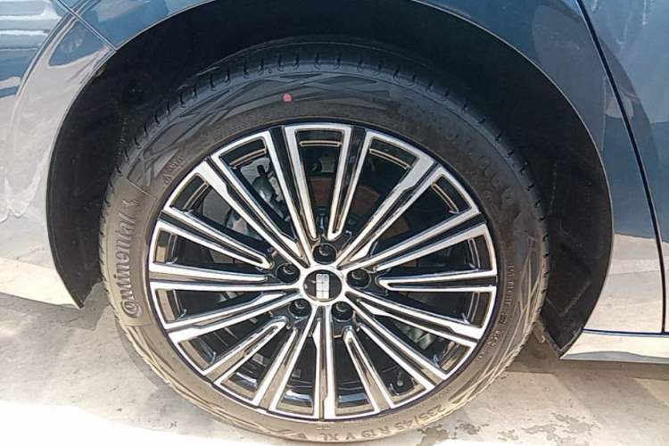 Used Geely Galaxy A7 2025 Model EM-i 150km Starship Edition Right Rear Wheel Hub