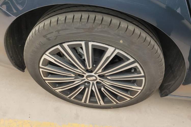 Used Geely Galaxy A7 2025 Model EM-i 150km Starship Edition Right Rear Wheel Hub