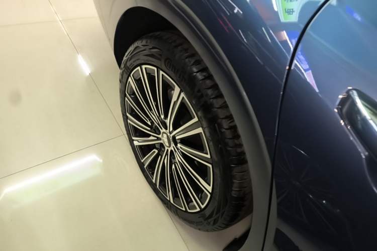 Used Geely Galaxy A7 2025 Model EM-i 150km Starship Edition Right Rear Wheel Hub