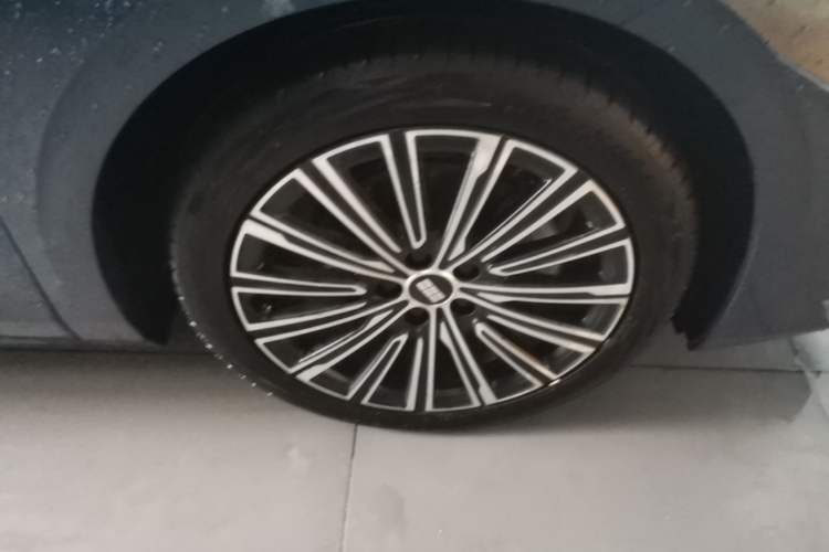 Used Geely Galaxy A7 2025 Model EM-i 150km Starship Edition Right Rear Wheel Hub