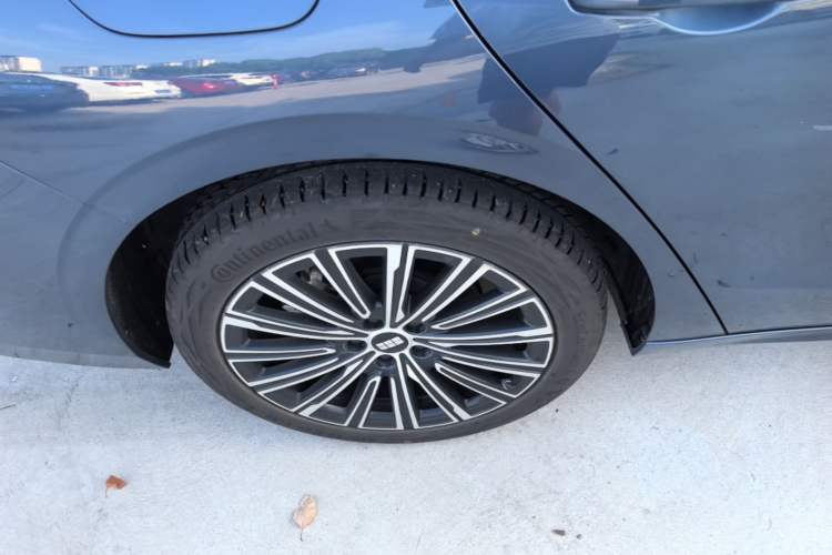 Used Geely Galaxy A7 2025 Model EM-i 150km Starship Edition Right Rear Wheel Hub
