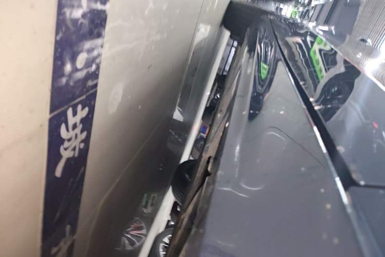 Used Geely Galaxy A7 2025 Model EM-i 150km Starship Edition Right Side Sill