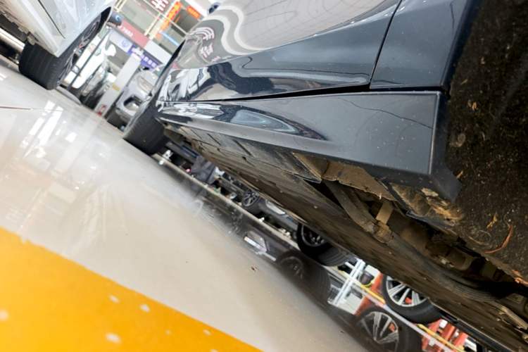 Used Geely Galaxy A7 2025 Model EM-i 150km Starship Edition Right Side Sill