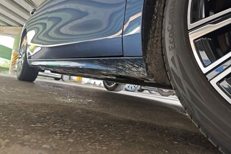 Used Geely Galaxy A7 2025 Model EM-i 150km Starship Edition Right Side Sill