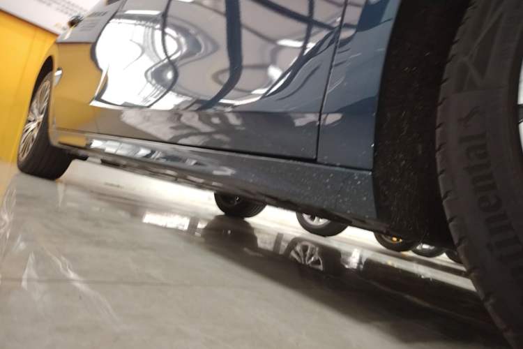 Used Geely Galaxy A7 2025 Model EM-i 150km Starship Edition Right Side Sill