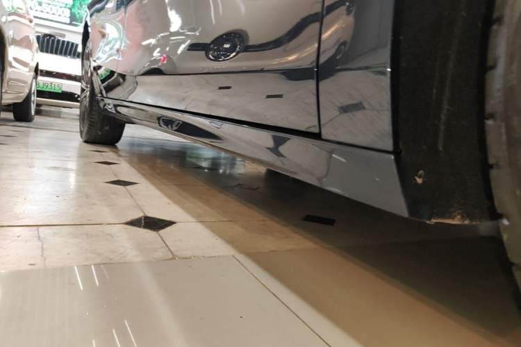 Used Geely Galaxy A7 2025 Model EM-i 150km Starship Edition Right Side Sill