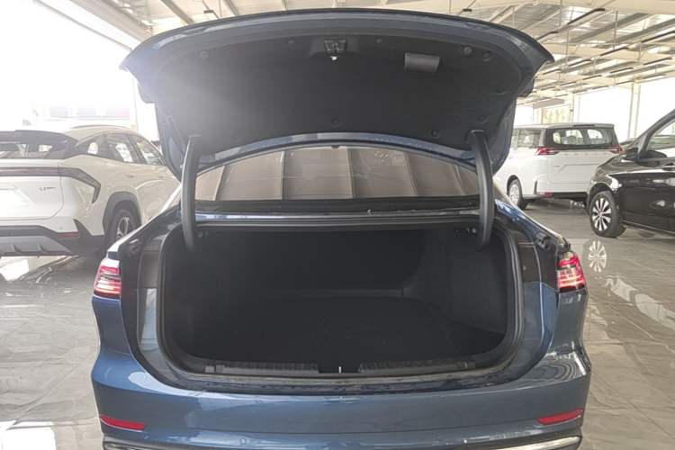 Used Geely Galaxy A7 2025 Model EM-i 150km Starship Edition Trunk