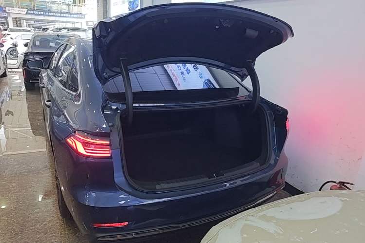 Used Geely Galaxy A7 2025 Model EM-i 150km Starship Edition Trunk