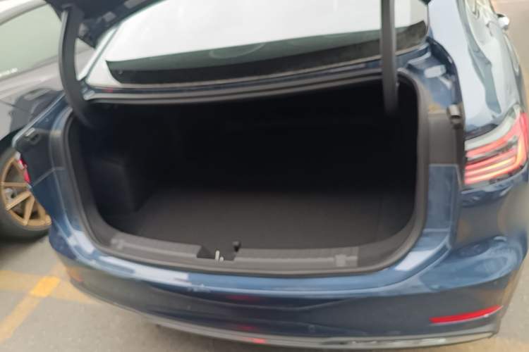 Used Geely Galaxy A7 2025 Model EM-i 150km Starship Edition Trunk