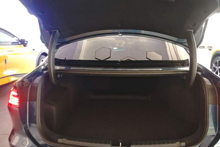 Used Geely Galaxy A7 2025 Model EM-i 150km Starship Edition Trunk