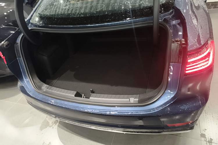 Used Geely Galaxy A7 2025 Model EM-i 150km Starship Edition Trunk