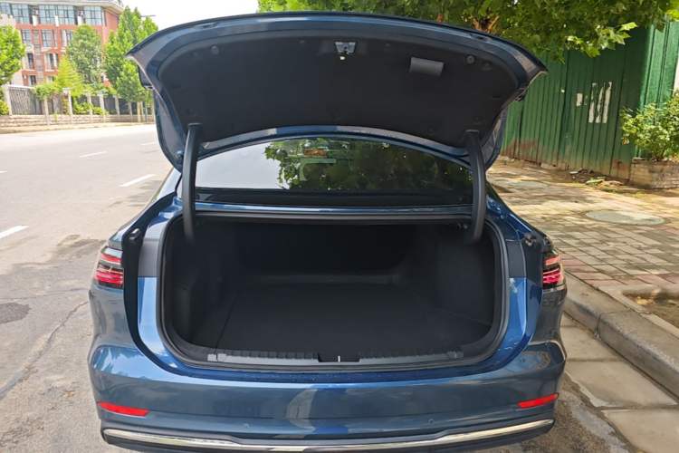 Used Geely Galaxy A7 2025 Model EM-i 150km Starship Edition Trunk
