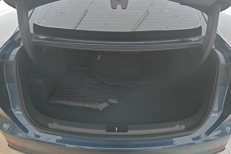 Used Geely Galaxy A7 2025 Model EM-i 150km Starship Edition Trunk
