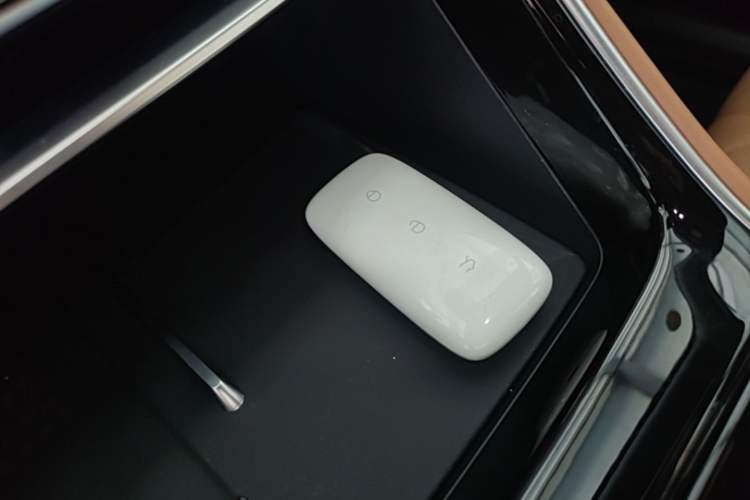 Used Geely Galaxy A7 2025 Model EM-i 150km Starship Edition Vehicle Key