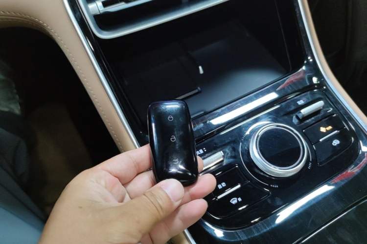 Used Geely Galaxy A7 2025 Model EM-i 150km Starship Edition Vehicle Key