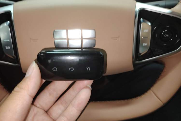 Used Geely Galaxy A7 2025 Model EM-i 150km Starship Edition Vehicle Key