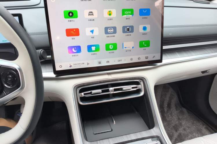 Used Geely Galaxy A7 2025 Model EM-i 150km Starship Edition Audio And AC Panel
