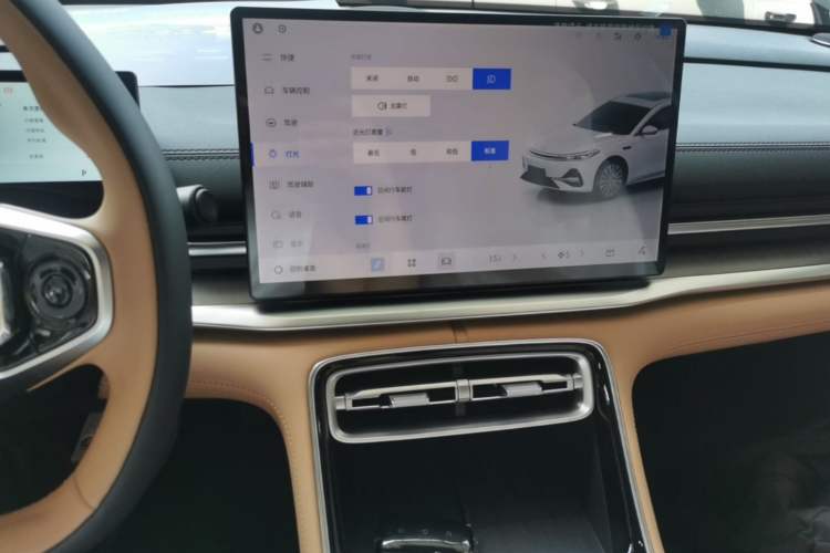 Used Geely Galaxy A7 2025 Model EM-i 150km Prestige Edition Audio And AC Panel