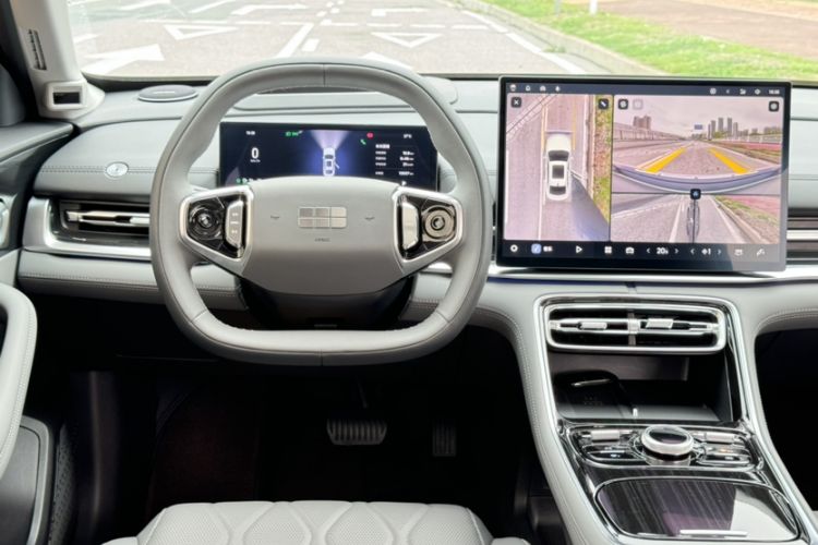 Used Geely Galaxy A7 2025 Model EM-i 150km Starship Edition Audio And AC Panel