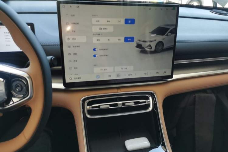 Used Geely Galaxy A7 2025 Model EM-i 150km Long-Distance Edition Audio And AC Panel