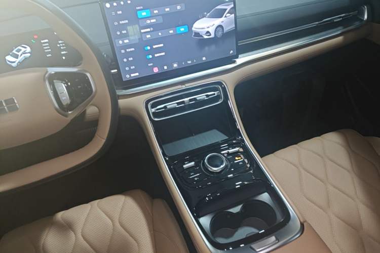 Used Geely Galaxy A7 2025 Model EM-i 150km Prestige Edition Audio And AC Panel
