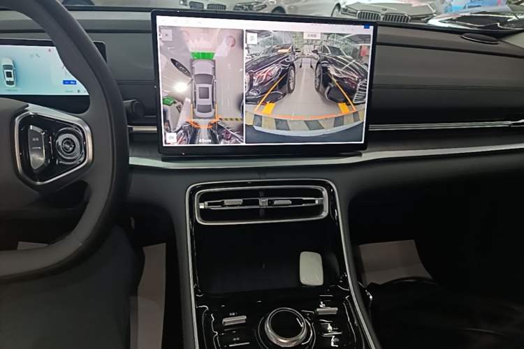 Used Geely Galaxy A7 2025 Model EM-i 70km Luxury Edition Audio And AC Panel