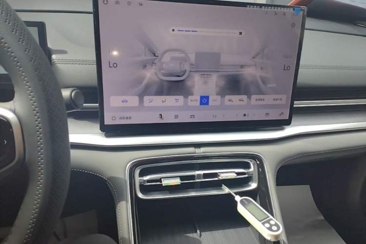 Used Geely Galaxy A7 2025 Model EM-i 70km Luxury Edition Audio And AC Panel