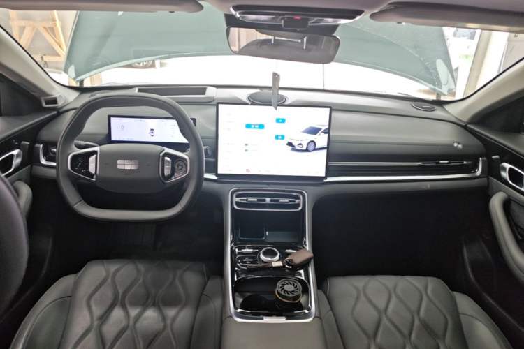 Used Geely Galaxy A7 2025 Model EM-i 150km Exploration+ Edition Center Console