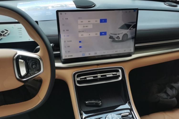 Used Geely Galaxy A7 2025 Model EM-i 150km Prestige Edition Center Console