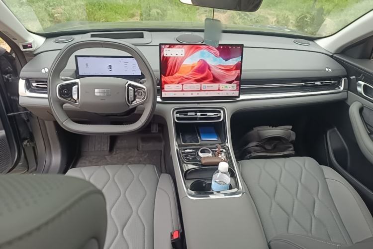Used Geely Galaxy A7 2025 Model EM-i 150km Exploration+ Edition Center Console