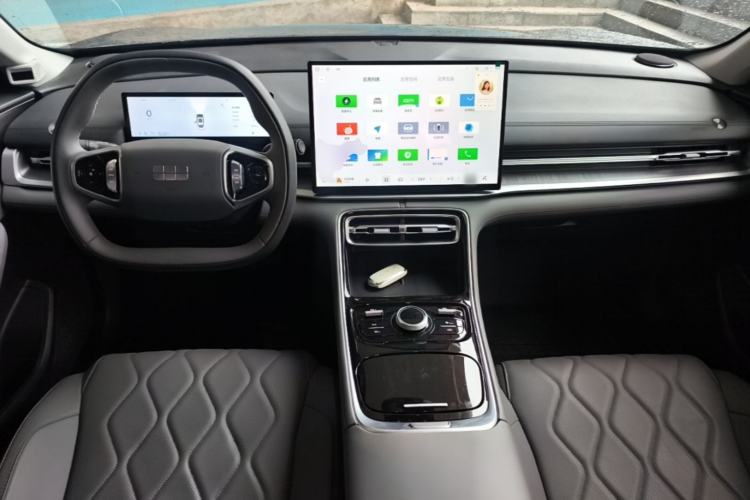 Used Geely Galaxy A7 2025 Model EM-i 70km Launch Edition Center Console