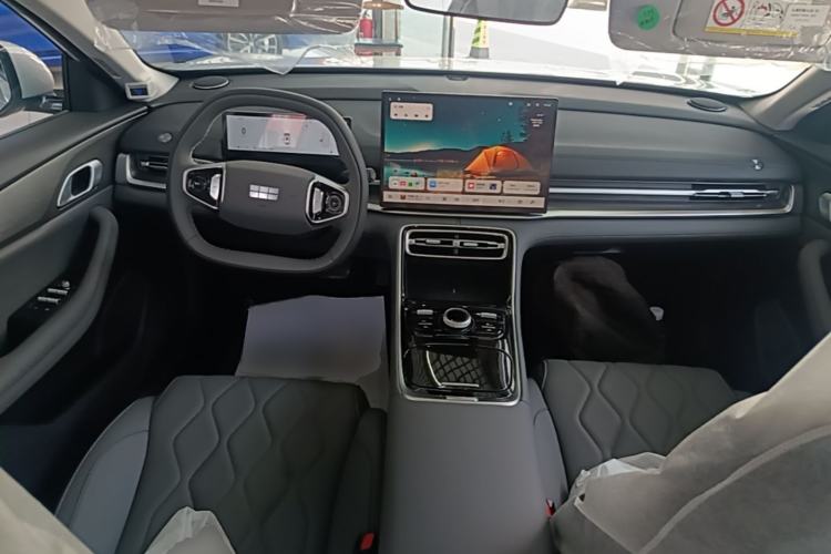 Used Geely Galaxy A7 2025 Model EM-i 70km Launch Edition Center Console
