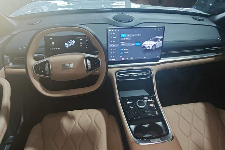 Used Geely Galaxy A7 2025 Model EM-i 150km Prestige Edition Center Console