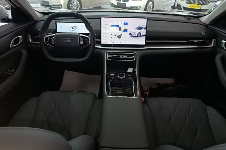 Used Geely Galaxy A7 2025 Model EM-i 70km Luxury Edition Center Console