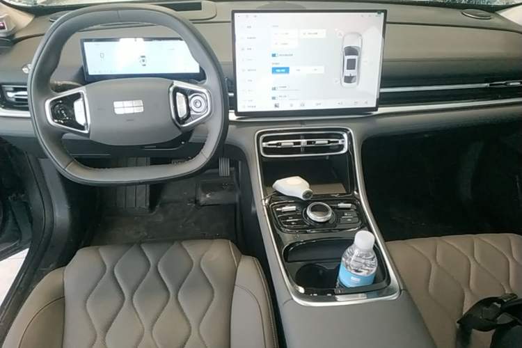 Used Geely Galaxy A7 2025 Model EM-i 150km Exploration+ Edition Center Console