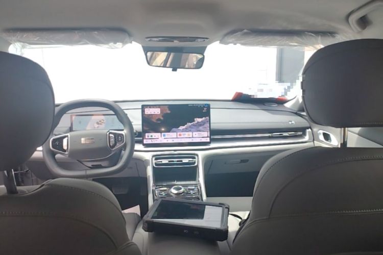 Used Geely Galaxy A7 2025 Model EM-i 70km Luxury Edition Center Console