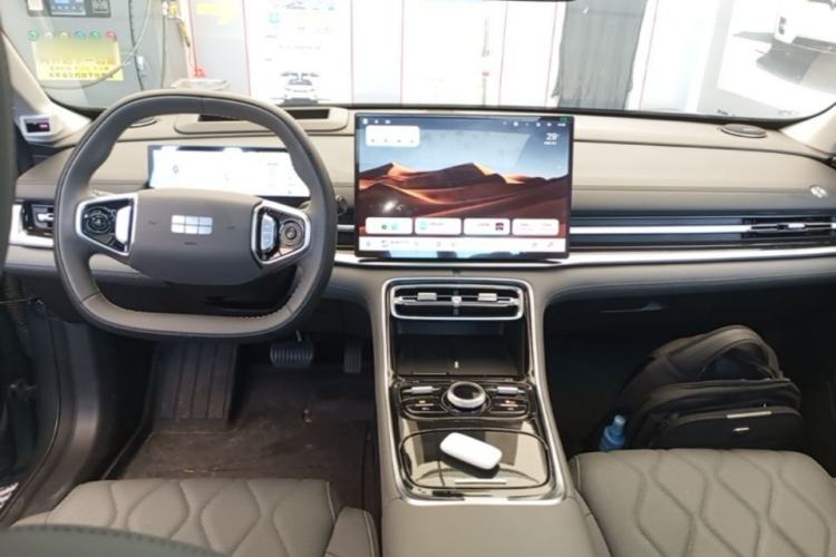 Used Geely Galaxy A7 2025 Model EM-i 150km Exploration+ Edition Center Console