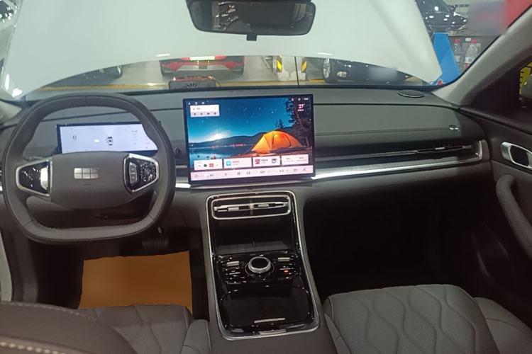Used Geely Galaxy A7 2025 Model EM-i 70km Launch Edition Center Console